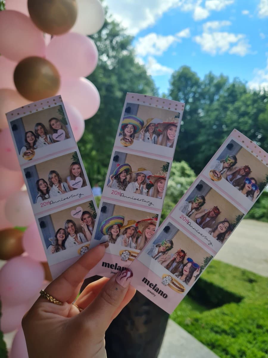 Gepersonaliseerde fotostrips met bedrijfslogo